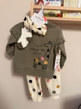 T.J.Maxx Olive Green Giraffe Sweatshirt and Polka Dot Pants Set